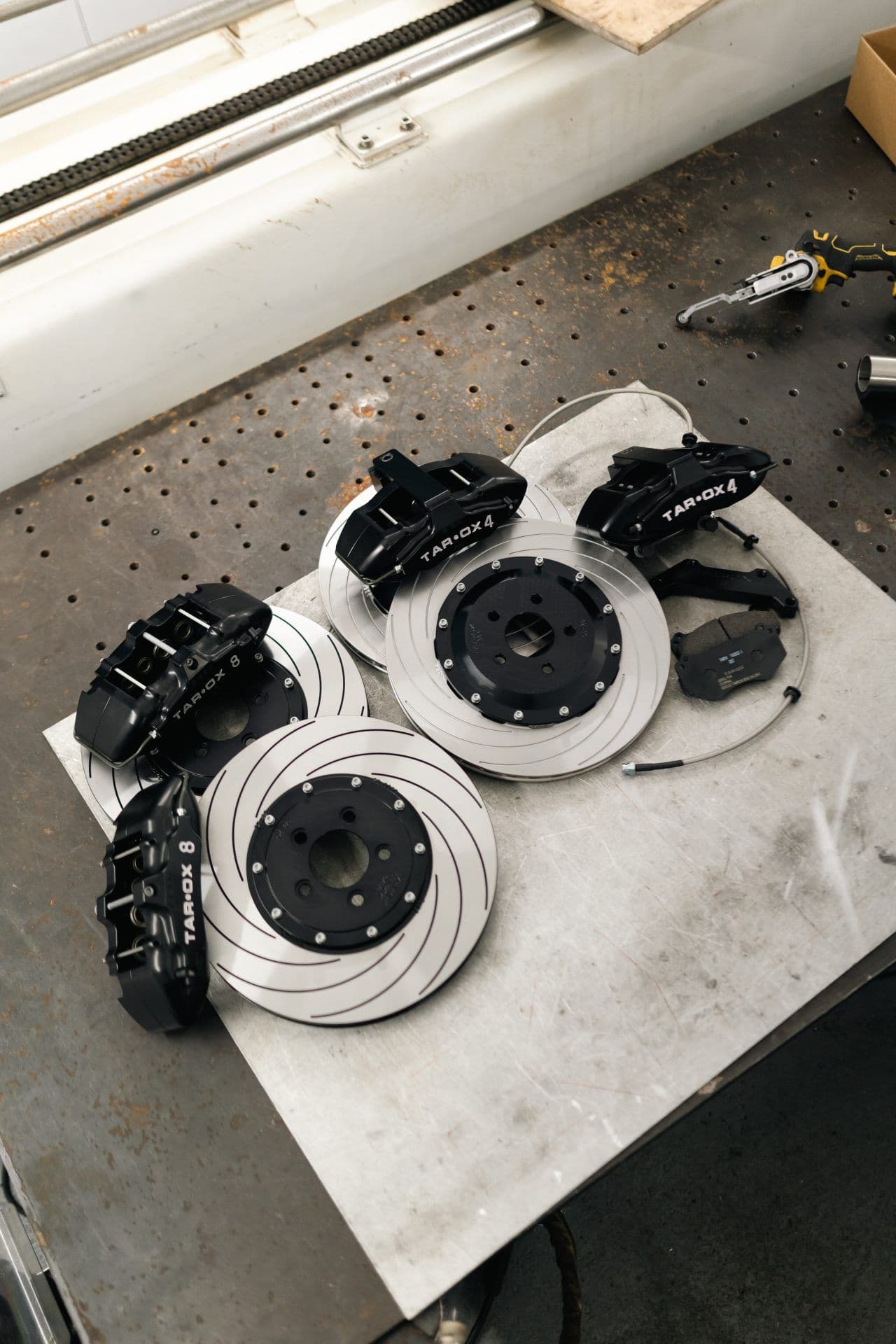 TAMING THE CAT: TAROX SUPER SPORT BRAKE KIT FOR THE JAGUAR F-TYPE